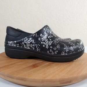 Crocs Work Neria Pro II Womens Size 7 Clog Black Metallic Silver Flowers Slip On